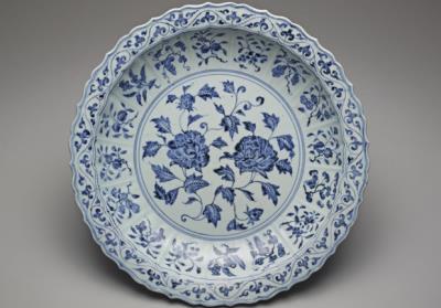 图片[2]-Lotus-shaped dish with four-seasons flowers and fruits decoration in underglaze blue, Ming dynasty, Yongle reign (1403-1424)-China Archive